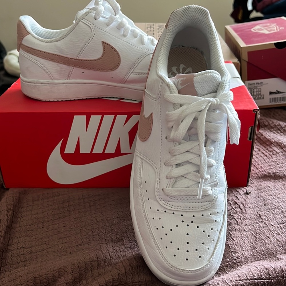 Nike Womens Court Vision